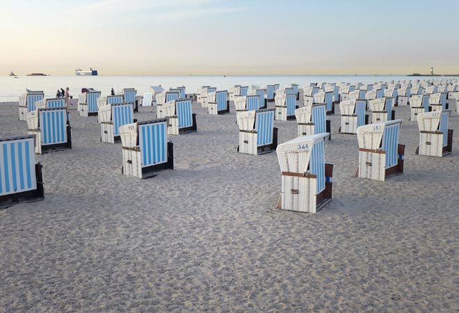 Strand in Warnemünde mit Strandkörben